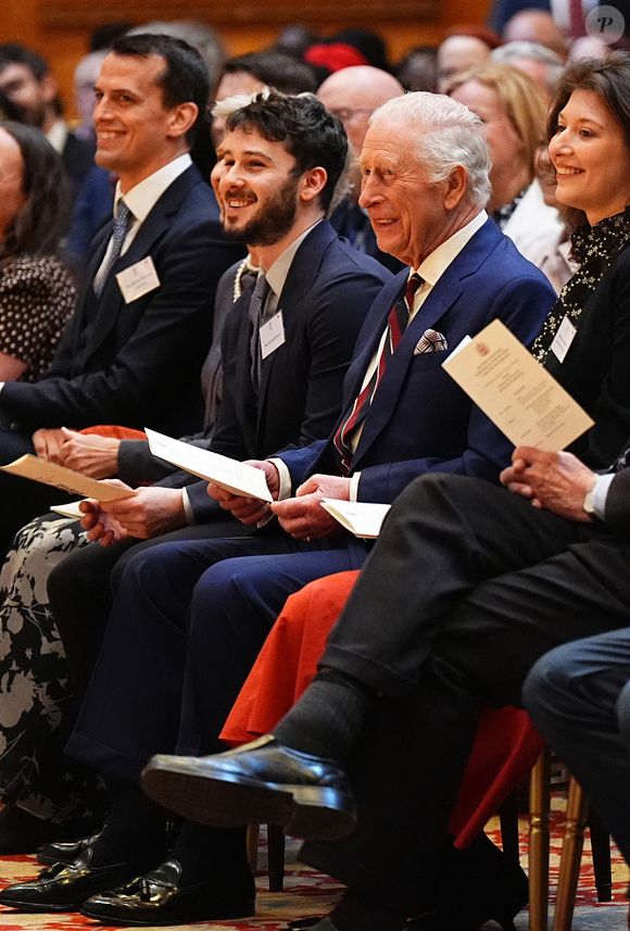 Le roi Charles III d'Angleterre assiste à une réception en l'honneur des personnes impliquées dans la musique communautaire au Royaume-Uni, au château de Windsor le 3 avril 2025. © Aaron Chown/WPA-Pool / Julien Burton via Bestimage