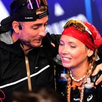 40 km en 9 heures : au bout de ses forces, Amandine Petit (Miss France 2021) tombe dans les bras de son mari Julien après ce défi fou