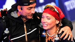 40 km en 9 heures : au bout de ses forces, Amandine Petit (Miss France 2021) tombe dans les bras de son mari Julien après ce défi fou