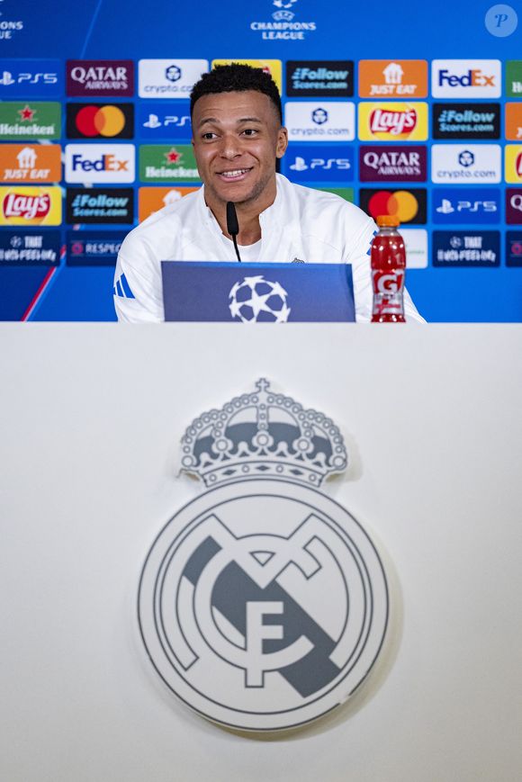 Kylian Mbappé du Real Madrid s'exprime lors de la conférence de presse avant le match de l'UEFA Champions League 2024/25 contre l'AS Monaco à Ciudad Real Madrid le 19 janvier 2026 à Madrid, Espagne. © Alberto Gardin/ZUMA Press Wire/Bestimage