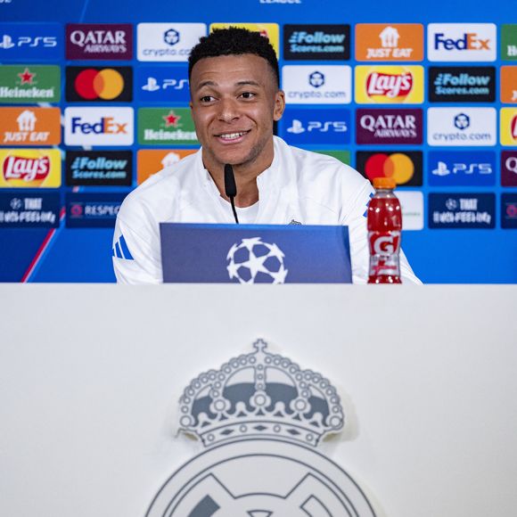 Kylian Mbappé du Real Madrid s'exprime lors de la conférence de presse avant le match de l'UEFA Champions League 2024/25 contre l'AS Monaco à Ciudad Real Madrid le 19 janvier 2026 à Madrid, Espagne. © Alberto Gardin/ZUMA Press Wire/Bestimage