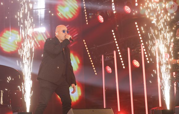 Exclusif - Pascal Obispo lors du concert du gala de Noël de l'association Tout le monde contre le cancer fête ses 20 ans diffusé le 24 décembre sur M6 à l'Adidas Aren Porte de la Chapelle à Paris, France, le 4 décembre 2025. © Coadic Guirec/Bestimage