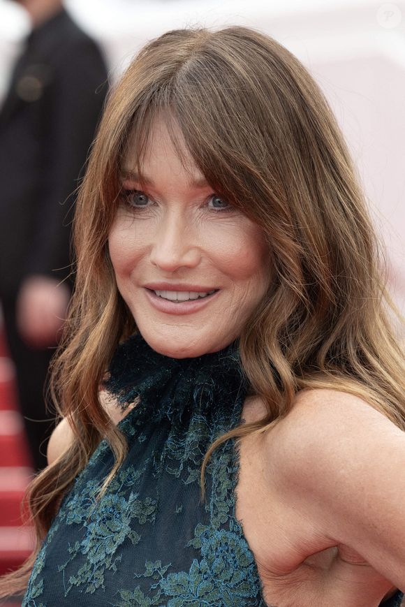 Carla Bruni assiste au tapis rouge de Highest 2 Lowest lors du 78ème Festival de Cannes au Palais des Festivals le 19 mai 2025 à Cannes, France. Photo by David NIVIERE/ABACAPRESS.COM