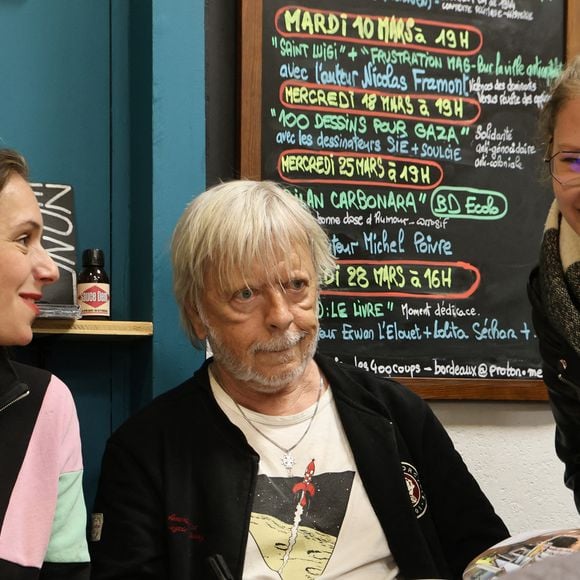 Exclusif - Le chanteur Renaud (Séchan) en dédicace à l'occasion de la sortie de "Renaud le livre" signé Erwan L'Eléouet et préfacé par sa fille Lolita Séchan, à la Libraire bordelaise Les 400 Coups de P.Poutou à Bordeaux, France, le 28 mars 2026. © Fabien Cottereau/Bestimage