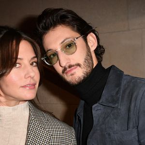 Pierre Niney et sa femme Natasha Andrew - Avant première du film "Amants" lors de la soirée d'ouverture de la rétrospective Nicole Garcia à la cinémathèque française à Paris le 15 novembre 2021. © Veeren/Bestimage