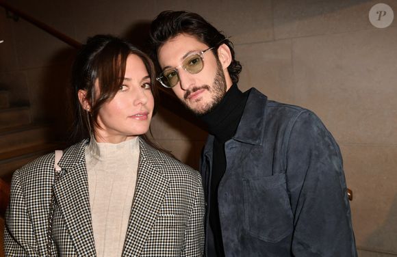 Pierre Niney et sa femme Natasha Andrew - Avant première du film "Amants" lors de la soirée d'ouverture de la rétrospective Nicole Garcia à la cinémathèque française à Paris le 15 novembre 2021. © Veeren/Bestimage