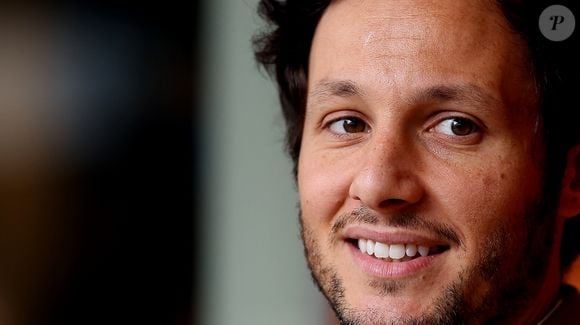Vianney souhaite se consacrer à un nouveau projet : construire une cabane en pleine nature. Le chanteur Vianney au village lors des Internationaux de France de Tennis de Roland Garros 2025, à Paris, France, le 6 juin 2025. © Jacovides-Moreau/Bestimage