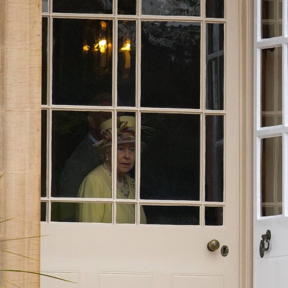 Ce projet marque une nouvelle étape dans l’histoire de Dumfries House, acquise par Charles III en 2007, à laquelle le roi apporte désormais sa touche personnelle.

La reine Elisabeth II d'Angleterre lors de la visite de la Dumfries house à Ayrshire en Ecosse le 2 juillet 2014. Photo par Agence / Bestimage