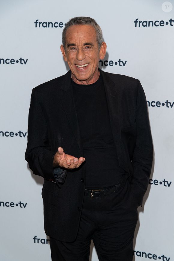 Thierry Ardisson avait ainsi envoyé un kit de press aux rédactions quelques jours avant son dernier souffle

Thierry Ardisson lors du photocall dans le cadre de la conférence de presse de France Télévisions au Pavillon Gabriel à Paris, France, le 24 août 2021. © Pierre Perusseau/Bestimage