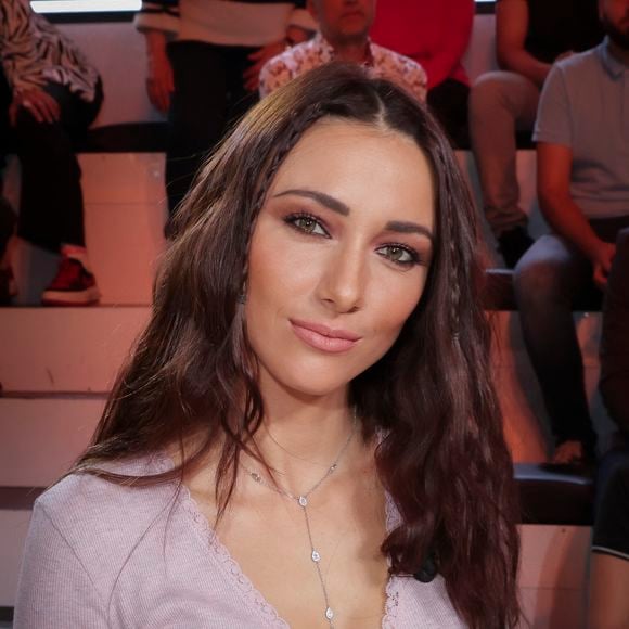 Et lui a fait perdre plusieurs kilos en une poignée de jours seulement.

Exclusif - Delphine Wespiser - Enregistrement de l'émission "TPMP (Touche Pas à Mon Poste)", présentée par C.Hanouna et diffusée en direct sur C8 le 28 septembre
© Jack Tribeca / Bestimage