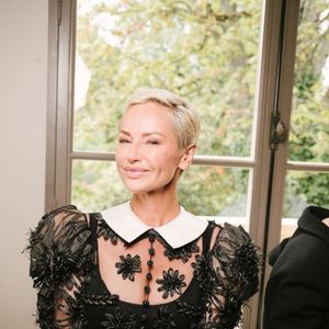 Adriana Karembeu au front row du défilé de mode Yanina Couture Collection Haute Couture Automne/Hiver 2026-2027 lors de la Fashion Week de Paris (PFW) au Pavillon Gabriel, France, le 7 juillet 2026. © Sam Delpech/Bestimage