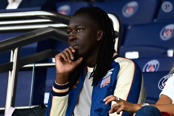 Mory Sacko - Célébrités dans les tribunes lors du match de football du PSG face à Lens au Parc des Princes à Paris le 26 Août 2023. © Federic Pestellini / Panoramic /Bestimage