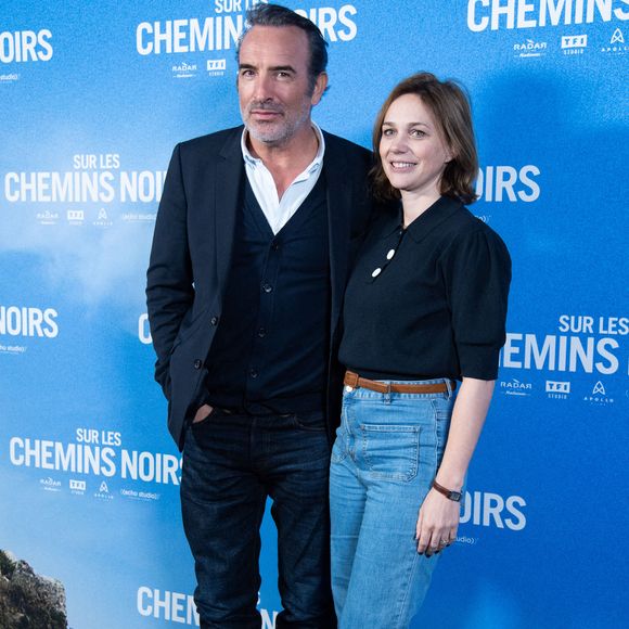 Jean Dujardin et Nathalie Pechalat à l'avant-première de Sur Les Chemins Noirs le 13 mars 2023. Photo par Aurore Marechal/ABACAPRESS.COM