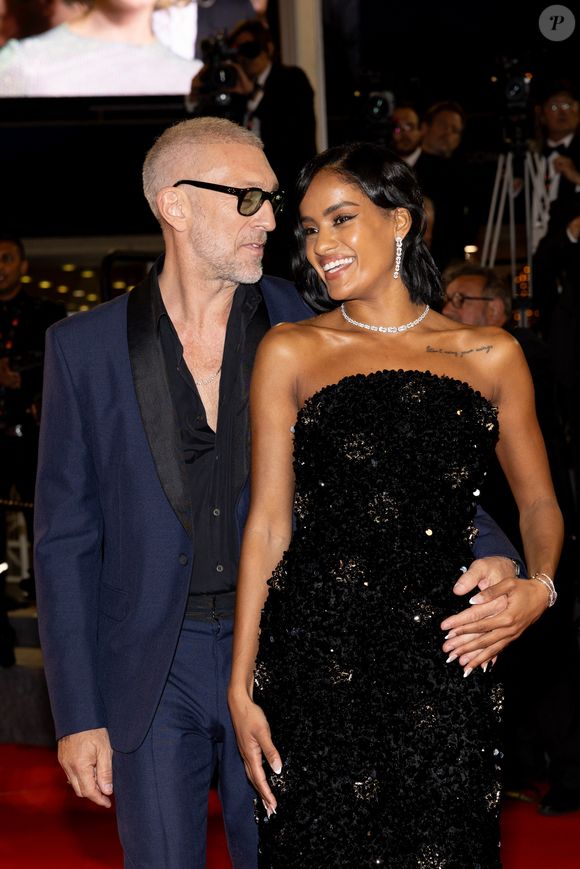 Et pour cause sa compagne Narah Baptista lui a permis de devenir papa pour la quatrième fois en ce début d'année 2025.

Vincent Cassel et sa compagne Narah Baptista - Montée des marches du film « Parthenope » lors du 77ème Festival International du Film de Cannes, au Palais des Festivals à Cannes. Le 21 mai 2024 © Jacovides-Moreau / Bestimage