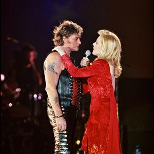 Archives - Sylvie Vartan et Johnny Hallyday sur scène au Parc des Princes en 1993