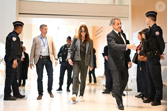 Nicolas Sarkozy et sa femme Carla Bruni - Dernier jour du procès du financement libyen de Sarkozy: ses avocats de l’ancien président vont plaider la relaxe, au tribunal de Paris, France, le 8 avril 2025. © Pierre Perusseau/Bestimage
