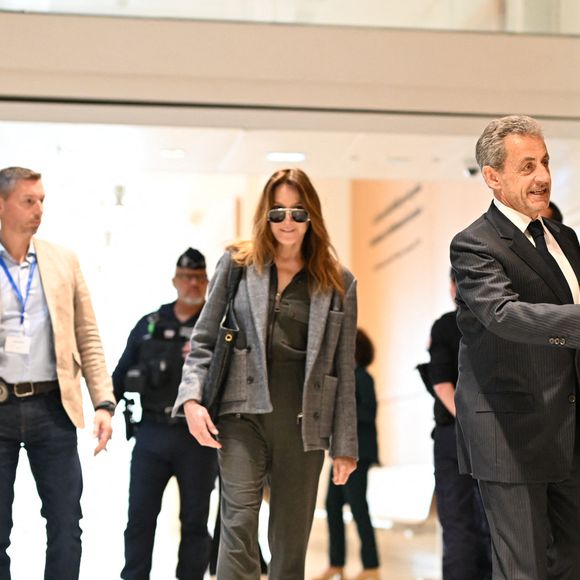 Nicolas Sarkozy et sa femme Carla Bruni - Dernier jour du procès du financement libyen de Sarkozy: ses avocats de l’ancien président vont plaider la relaxe, au tribunal de Paris, France, le 8 avril 2025. © Pierre Perusseau/Bestimage