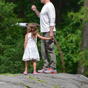 Exclusif - Bruce Willis et sa fille Mabel Ray jouent à Central Park à New York, le 31 mai 2017.

Photo : The ImageDirect / Bestimage