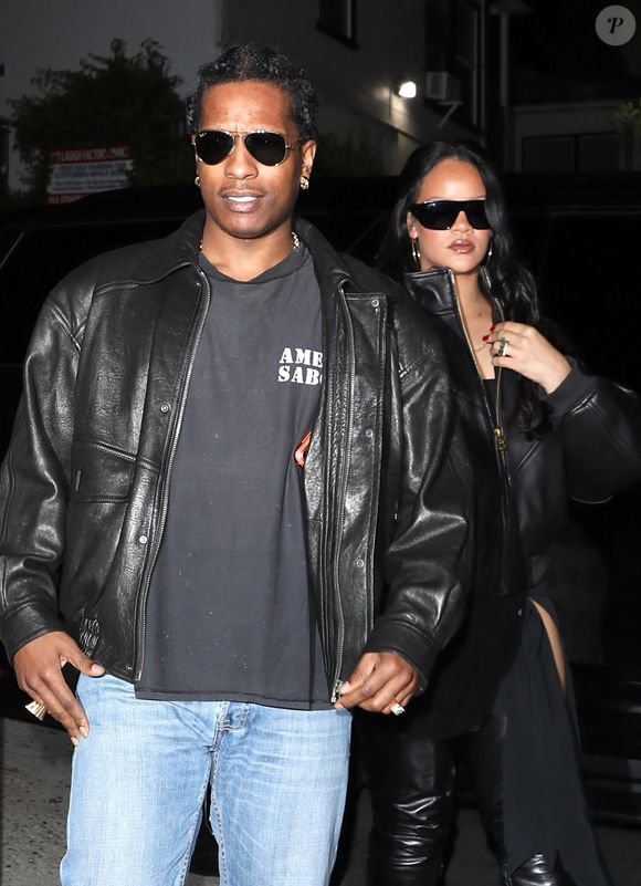 Exclusif - Rihanna et ASAP Rocky ont délaissé leur routine gastronomique habituelle pour une soirée pleine de rires lors d'un rendez-vous romantique au Laugh Factory à Hollywood. 

©BestImage
