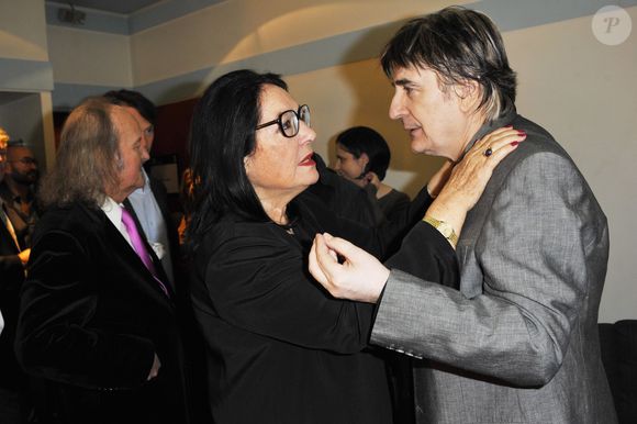 EXCLUSIF - EXCLUSIF
SERGE LAMA  NANA MOUSKOURI - SERGE LAMA FELICITES PAR SES AMIS DANS LES LOGES DE L'OLYMPIA APRES SON CONCERT