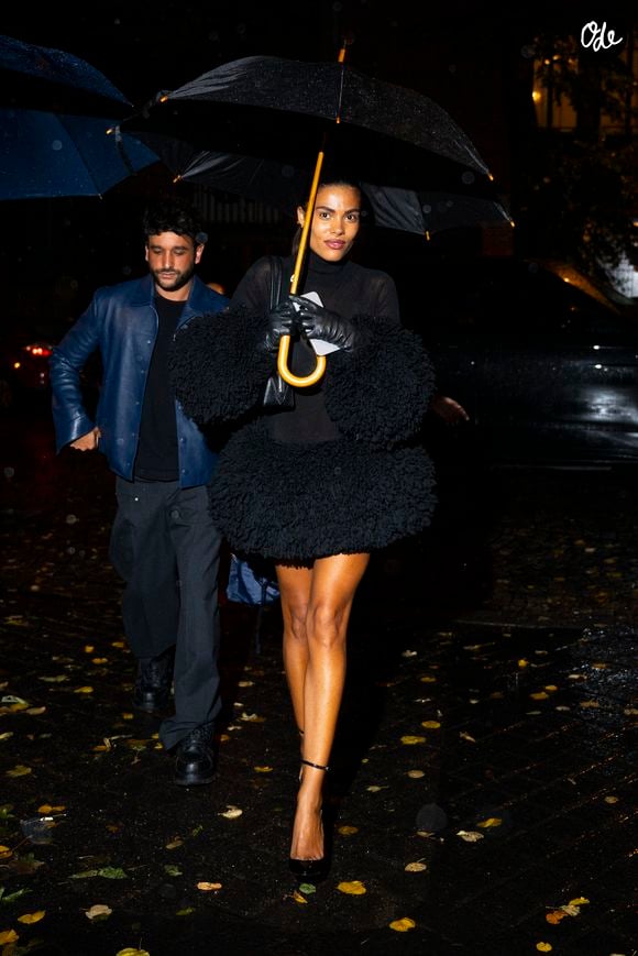 Tina Kunakey à l'anniversaire de Rosalia à l'Hôtel Particulier à Paris en marge de la fashion week (PFW) le 25 septembre 2024. Elle fête ses 32 ans en marge de la fashion week.

© Pierre Perusseau / Tiziano Da Silva / Bestimage