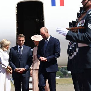 Le prince William, prince de Galles, et Catherine (Kate) Middleton, princesse de Galles, accueillent le couple présidentiel français le président Emmanuel Macron et sa femme la Première Dame Brigitte Macron à l'aéroport Station RAF de Northolt, à Ruislip, Royaume Uni, le 8 juillet 2025. À l'invitation de Leurs Majestés le roi et la reined'Angleterre, le président français et Madame la Première effectueront une visite d'État au Royaume-Uni du 8 au 10 juillet 2025. © Jeanne Accorsini/Pool/Bestimage