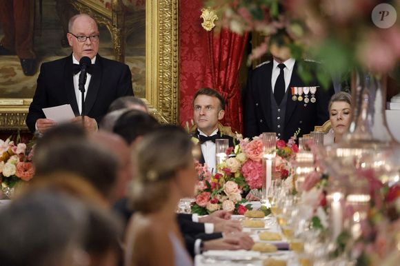 Le prince Albert II de Monaco, Le président Emmanuel Macron, La princesse Caroline de Hanovre lors du dîner d'état au palais princier dans le cadre de la visite d'État de deux jours du couple présidentiel français à Monaco avant l'Unoc3 le 7 juin 2025.

© Ludovic Marin / Pool / Bestimage