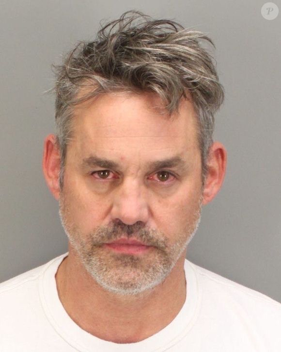 Il s'est éteint paisiblement dans son sommeil des suites d'une maladie cardiaque.

Mugshot de Nicholas Brendon : L'ex-acteur de Buffy arrêté après avoir agressé sa compagne