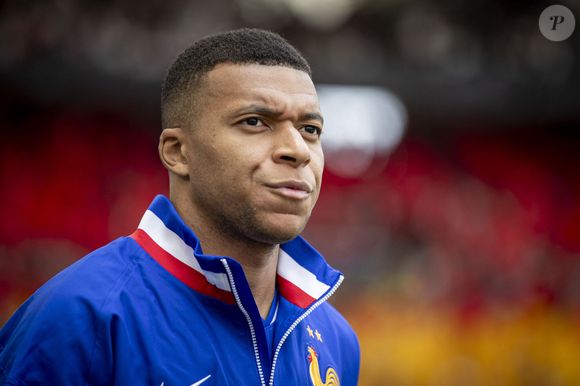 Kylian Mbappé a déposé plainte contre le Paris Saint-Germain pour harcèlement moral et tentative d’extorsion de signature. 

Kylian Mbappé

Elyxandro Cegarra / PsnewZ / Bestimage