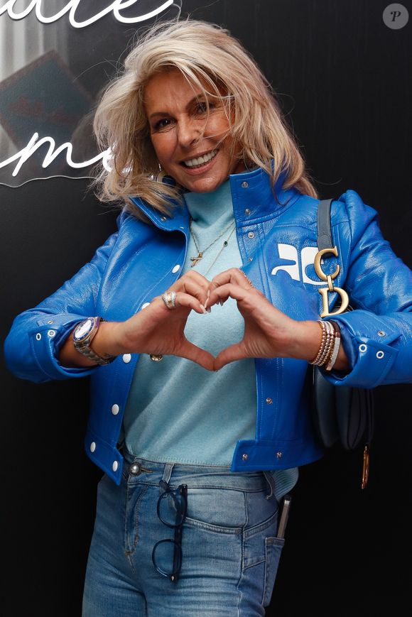 Exclusif - Caroline Margeridon - Personnalités lors de la soirée "Patins" à l'hôtel Kimpton St Honoré à Paris. Le 16 novembre 2023
© Christophe Clovis / Bestimage
Soirées Patins Hotel Kimpton St Honore Paris tous les jeudi soir! 
Hier soir jeudi 16 novembre, a eu lieu la première « Soirée Patins » au cœur de Paris a l’hôtel Kimpton St Honoré.
Cet événement a été une réussite heureuse comme sait si bien l’organiser la talentueuse S.Sisley! Les invités ont eu la joie de déguster le très original menu californien du restaurant « Le Montecito » et se sont éclatés sur les meilleurs tubes de folie des années 80-90. Les DJ « Coeur Fou » ont ambiance la soirée! Le concours de slow, les hits des années 80-90, des danseuses en Roller et de nombreuses célébrités T.Sisley, M.Berry, I.Ithurburu, F.Bel, E.Frege, l’influenceuse Melococo, le phénomène français du style et de la pop et du style Vartang, la chroniqueuse C.Marjeridon, F.Pellerin et tant d’autres invités auront mis le feu à la piste de danse pour retrouver un plaisir immense à rouler en patins et rouler des patins! 
« Les Soirées Patins » auront lieu tous les jeudi soirs, dans l’enceinte du restaurant, Le Montecito! Donc n’oubliez pas vos patins et vos paillettes, il reste quelques place pour le 23 novembre. « Soirées Patins, Tu roules ou t’en roules! »
