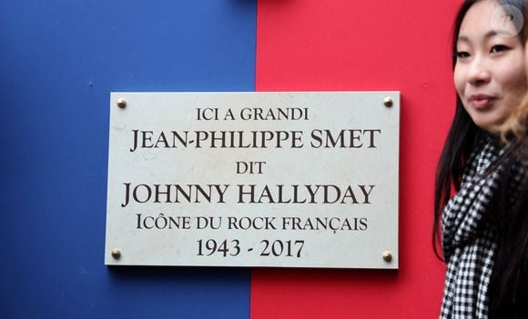 Jade Hallyday lors de l'inauguration d'une plaque commémorative en hommage à Johnny Hallyday devant l'immeuble où le chanteur français a grandi dans le 9ème arrondissement de Paris, France, le 22 décembre 2023. © Dominique Jacovides/Bestimage