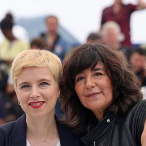 L’actrice sortira en décembre son deuxième film, "Dites-lui que je l’aime", adapté d’un livre de Clémentine Autain.

Clémentine Autain et Romane Bohringer au photocall de "Dites-lui que je l'aime" (Séance spéciale) lors du 78ème Festival International du Film de Cannes, le 19 mai 2025. 

© Jacovides / Moreau / Bestimage