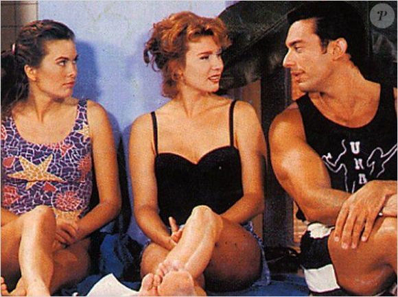 Les Filles d'à côté : photo Christiane Jean, Gérard Vives, Hélène Le Moignic
Allociné