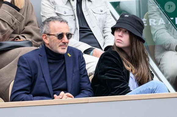 Il a toutefois pu partager un moment simple avec son enfant

Elie Semoun assiste aux Internationaux de France 2024 à Roland Garros le 2 juin 2024 à Paris, France. Photo par Laurent Zabulon/ABACAPRESS.COM