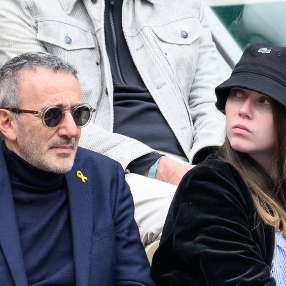 Il a toutefois pu partager un moment simple avec son enfant

Elie Semoun assiste aux Internationaux de France 2024 à Roland Garros le 2 juin 2024 à Paris, France. Photo par Laurent Zabulon/ABACAPRESS.COM