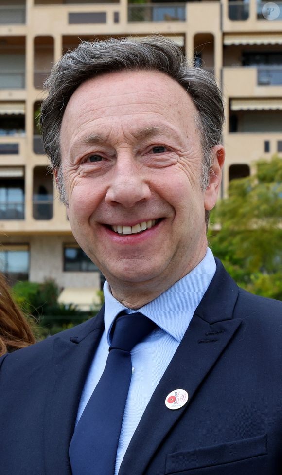 Stéphane Bern lors de la célébration des 20 ans de relations diplomatiques entre le Japon et Monaco, sur le parvis du Grimaldi Forum, près du jardin japonais, à Monaco, le 21 mars 2026. 

© Claudia Albuquerque/Bestimage