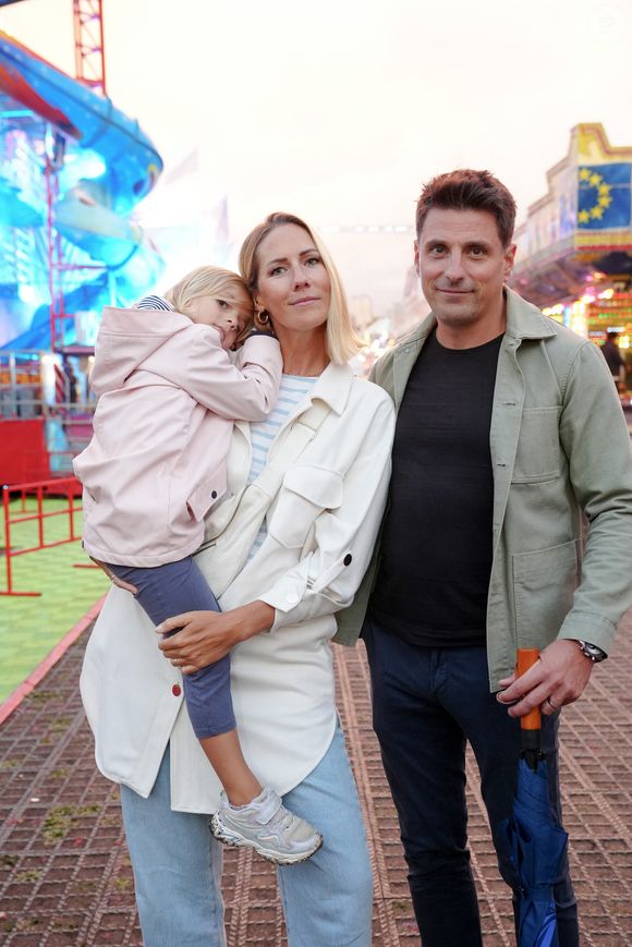 Sandy Heribert, sa fille Dune et son mari Charles Febraud - Inauguration de la 42ème édition de la fête à Neuneu à Paris le 29 août 2025.
© Anne-Sophie Guebey / Bestimage