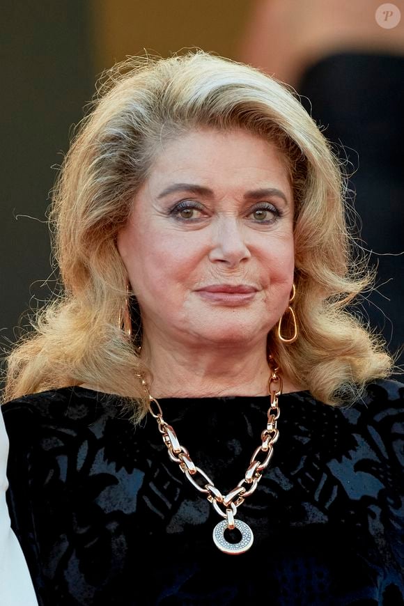 Catherine Deneuve - Montée des marches du film « De son vivant » lors du 74ème Festival International du Film de Cannes. Le 10 juillet 2021
© Borde-Jacovides-Moreau / Bestimage