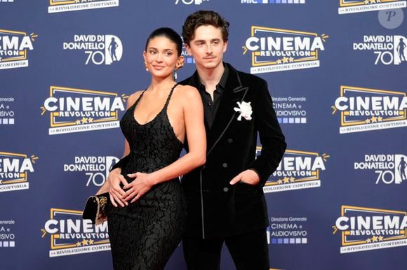 Kylie Jenner et Timothée Chalamet portaient tous les deux des habits de couleur noir

Timothée Chalamet et sa compagne Kylie Jenner à la cérémonie David di Donatello Awards  à Rome, le 7 mai 2025. Zuma Press / Bestimage