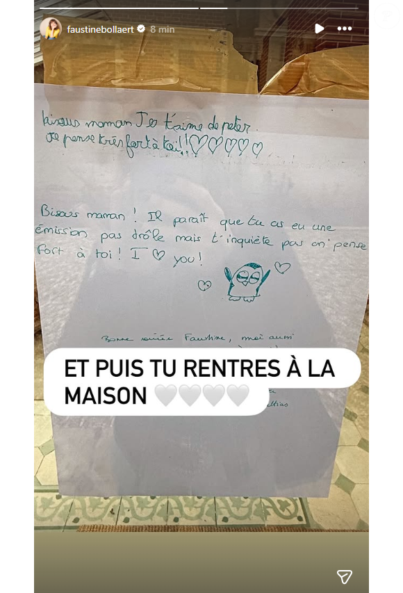 Faustine Bollaert réconfortée par ses enfants Abbie et Peter.