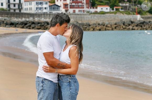 Exclusif -  Rendez-vous avec Jean-Pascal Lacoste (habillé par American Vintage) et sa fiancée Delphine, soeur de l'ancienne Miss France S.Tellier, à Saint-Jean-de-Luz. Le 10 juillet 2020
© Patrick Bernard / Bestimage
