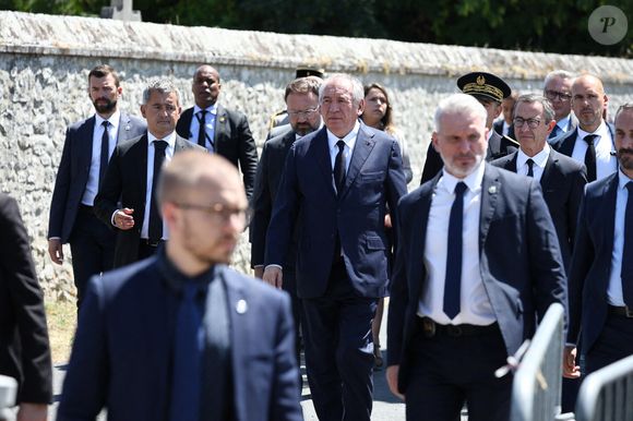 Gérald Darmanin était également présent.

Le Premier ministre français François Bayrou et Gérald Darmanin lors de la cérémonie funéraire d’Olivier Marleix à l’église Saint-Cyr-Sainte-Julitte à Anet, en France, le 11 juillet 2025. Le député français Olivier Marleix est décédé le 7 juillet 2025 à l’âge de 54 ans.

Photo de Raphael Lafargue/ABACAPRESS.COM.