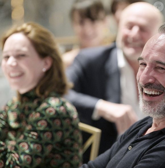 Jean Dujardin et sa femme Nathalie Péchalat (nouvelle présidente de l'association "Premiers de Cordée") - Dîner de charité Breitling à la Samaritaine pour l’association "Premiers de Cordée" à Paris le 4 avril 2024. © Rachid Bellak/Bestimage