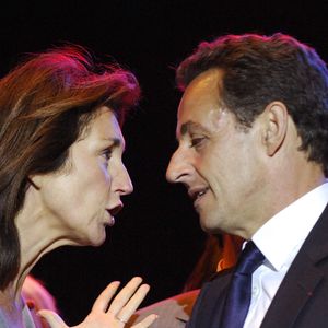 Le nouveau président français Nicolas Sarkozy s'adresse à ses partisans aux côtés de sa femme Cecilia, Place de la Concorde à Paris, France, 6 mai 2007. Photo par Nicolas Gouhier/ABACAPRESS.COM