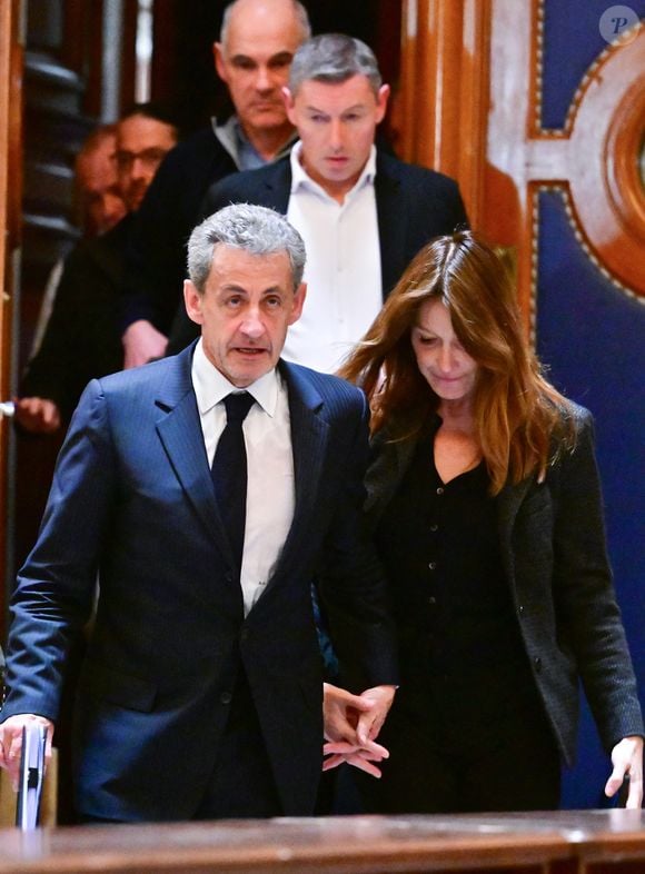 Carla Bruni est venue soutenir son mari Nicolas Sarkozy lors de son interrogatoire par la cour d'appel de Paris dans le cadre du procès du financement libyen de sa campagne de 2007.
Paris le 7 avril 2026
© Christian Liewig / Bestimage