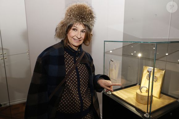 Exclusif - Valérie Lemercier - Vernissage de l'exposition "Liaisons dangereuses & Métamorphoses" du créateur Elie Top à l'occasion de ses 10 ans de création chez Christie's à Paris le 27 janvier 2025. © Denis Guignebourg/BestImage