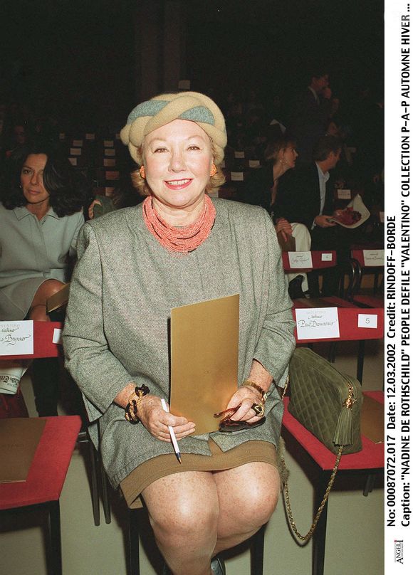 Nadine de Rothschild au défilé Valentino à Paris. Le 12 mars 2002. © RINDOFF-BORDE / BESTIMAGE