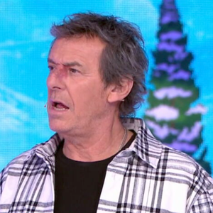 Sur le plateau des "Douze coups de midi", Jean-Luc Reichmann est stupéfait.

Jean-Luc Reichmann sur le plateau des "Douze coups de midi", sur TF1.