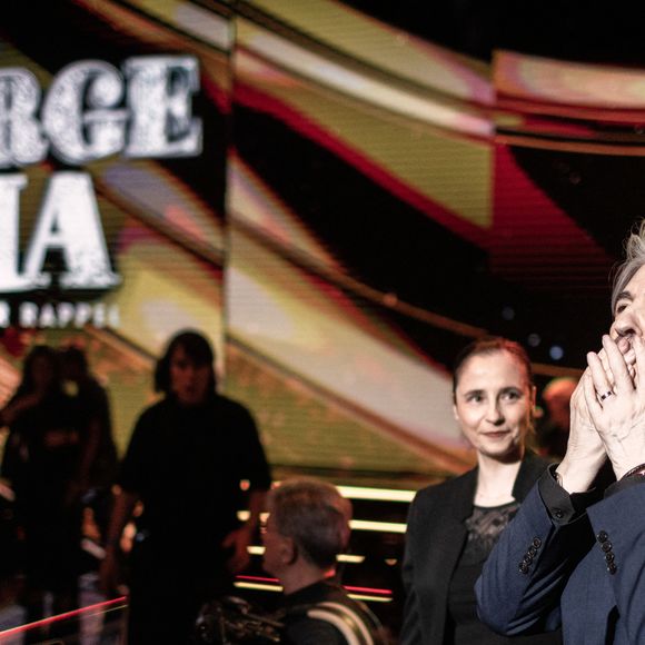 Exclusif - Serge Lama et Luana en backstage de l'enregistrement de l'émission "Serge Lama, le dernier rappel" présentée par F. Bollaert, diffusée le vendredi 21 novembre 2025 sur France 3 à 21h10, au théâtre Marigny à Paris, France, le 29 avril 2025. © Clovis-Moreau/Bestimage