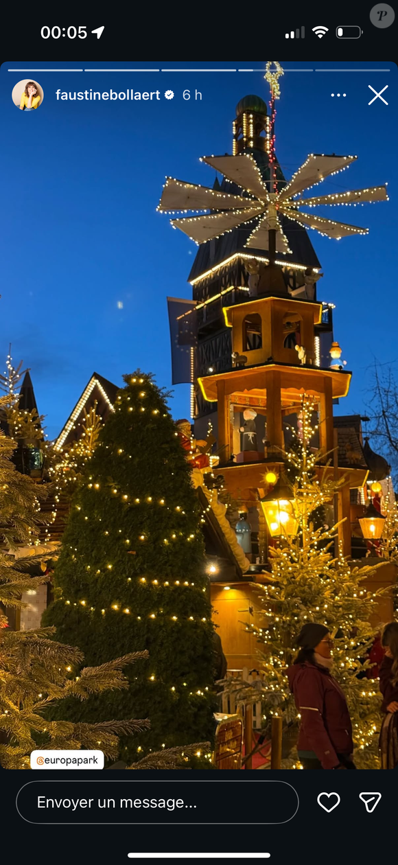 En effet, l'animatrice s'est offert une petite virée en Allemagne, direction Europa Park.

Faustine Bollaert a Europa Park, en Allemagne, avec son fils Peter.